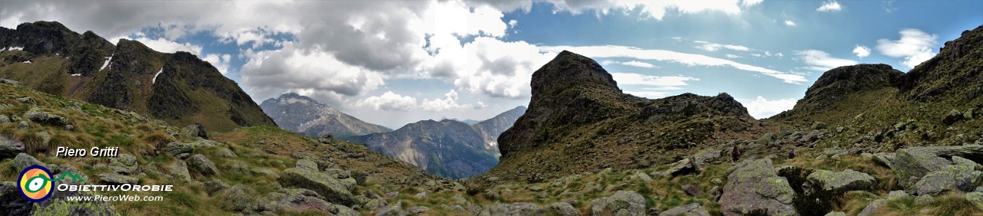 83 Al centro il Pizzo maggiore (2167 m).jpg